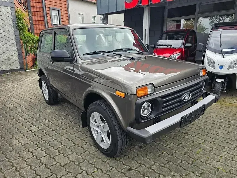 Gebraucht Lada niva 83 PS (61 kW) 2023 Koriander metallic SUV