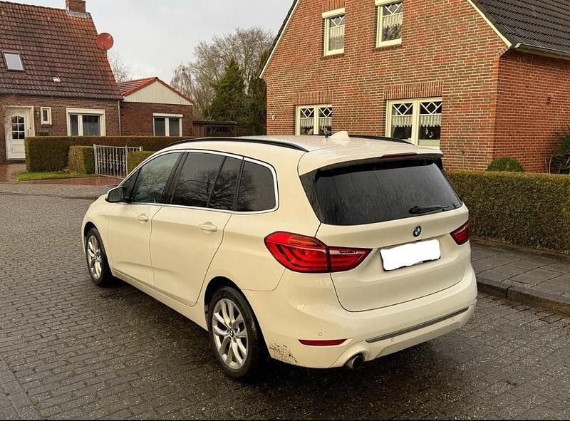 Weiß Gebraucht 2018 BMW 216 Gran Tourer Van / Kleinbus | 9.555 € (Fairer Preis) - Bild 1/4