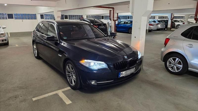 Blau Gebraucht 2012 BMW 525 Kombi | 14.150 € (Etwas zu teuer) - Bild 1/4