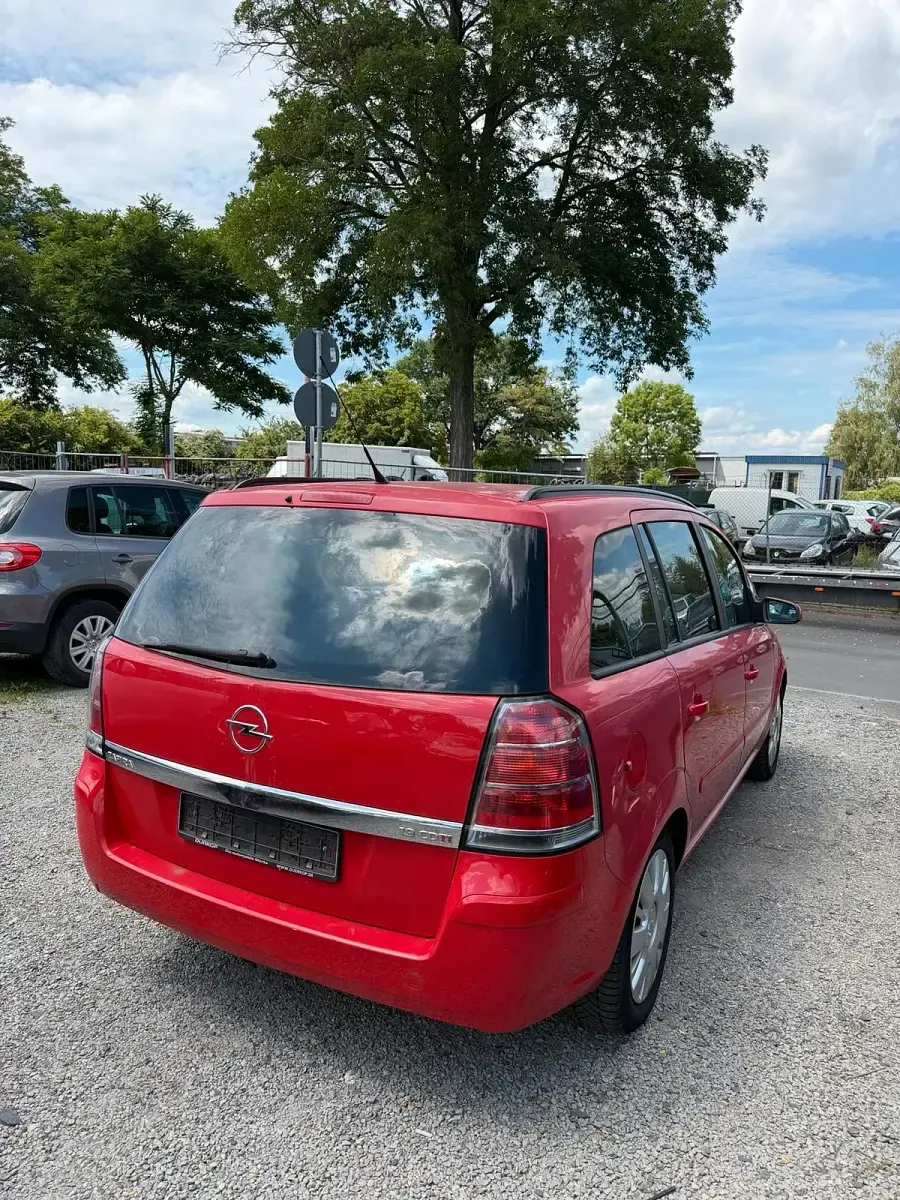 Gebraucht Opel Zafira 150 PS (110 kW) 2007 Rot Van / Kleinbus