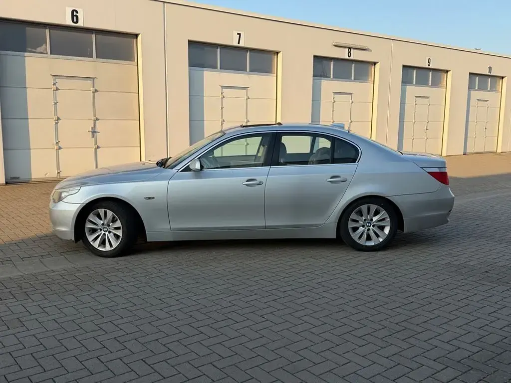 Gebraucht BMW 523 177 PS (130 kW) 2007 Silber Limousine