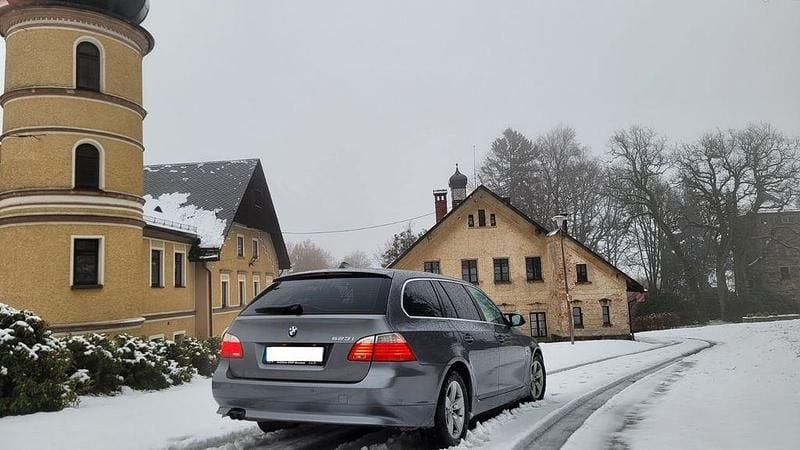 Gebraucht BMW 523 190 PS (139 kW) 2009 Grau Kombi