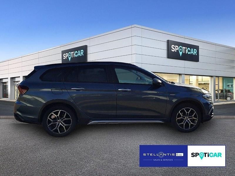 Gebraucht Fiat Tipo Basis 131 PS (96 kW) 2024 Blau Kleinwagen