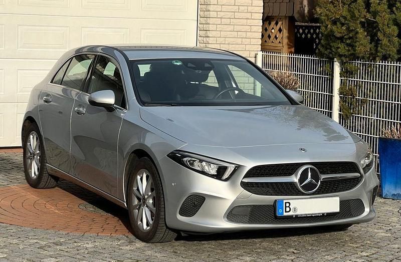 Gebraucht Mercedes A200 Progressive 163 PS (119 kW) 2020 Silber Limousine