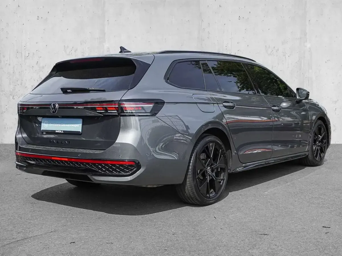 Gebraucht VW Passat R-line 265 PS (194 kW) 2025 Diabasgrau (metallic) Kombi