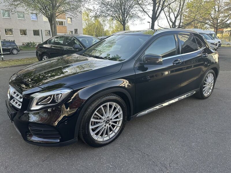 Kosmosschwarz Gebraucht 2018 Mercedes GLA250 AMG line SUV | 24.990 € (Fairer Preis) - Bild 1/4