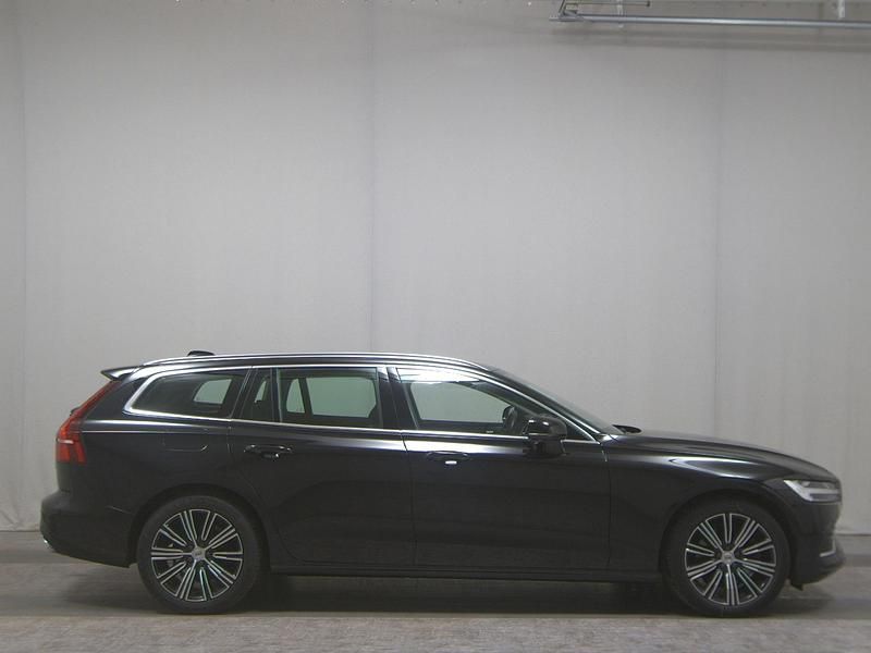 Schwarz Gebraucht 2021 Volvo V60 Inscription Kombi | 23.980 € (Superpreis) - Bild 1/4