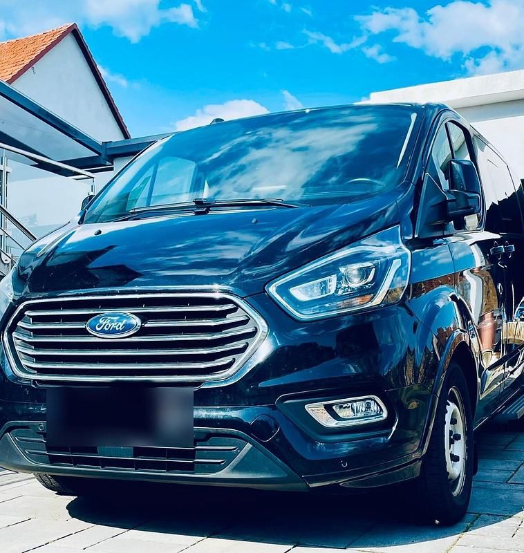 Gebraucht Ford Tourneo 185 PS (136 kW) 2021 Schwarz Van / Kleinbus