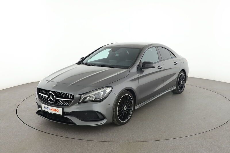 Grau Gebraucht 2017 Mercedes CLA200 AMG line Limousine | 25.090 € (Etwas zu teuer) - Bild 1/4