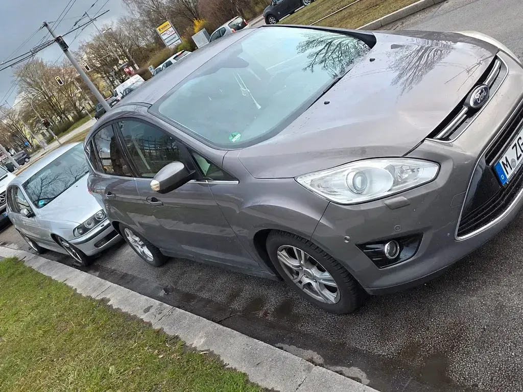 Gebraucht Ford C-MAX Titanium 140 PS (102 kW) 2014 Braun Van / Kleinbus