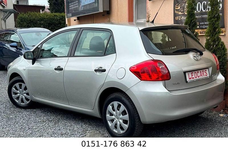 Gebraucht Toyota Auris 101 PS (74 kW) 2009 Silber Kleinwagen