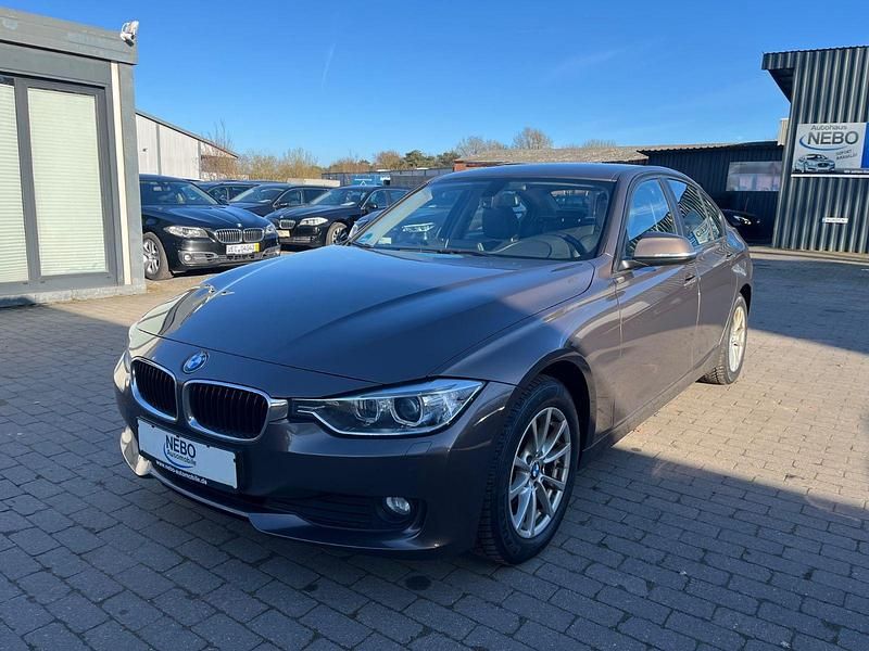 Gebraucht BMW 320 Comfort Edition 184 PS (135 kW) 2015 Braun Limousine