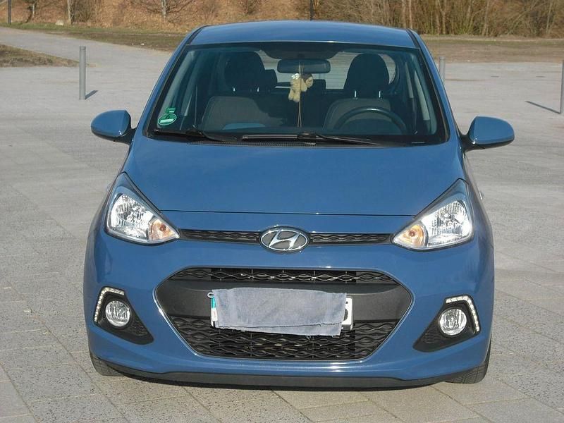 Gebraucht Hyundai i10 Edition 67 PS (49 kW) 2014 Blau Kleinwagen