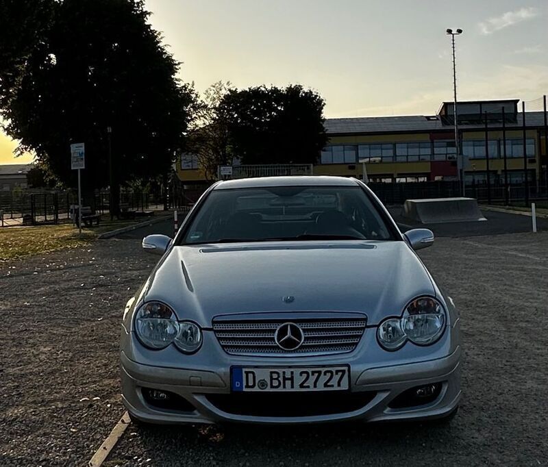 Silber Gebraucht 2005 Mercedes CL220 Coupé | 7.100 € - Bild 1/4