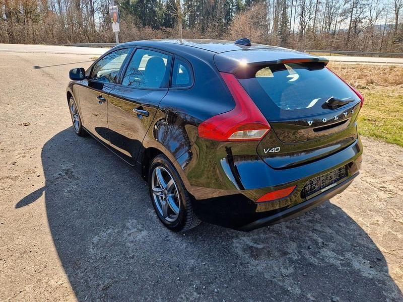 Gebraucht Volvo V40 Kinetic 120 PS (88 kW) 2015 Schwarz Limousine
