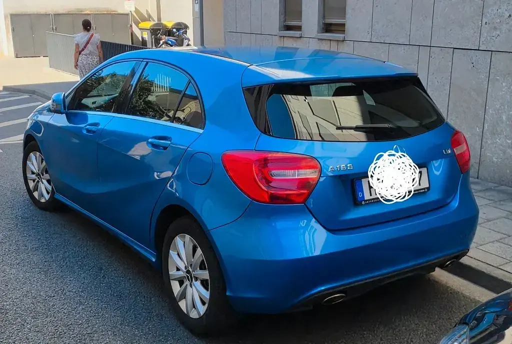Gebraucht Mercedes A180 Urban 109 PS (80 kW) 2012 Blau Kleinwagen