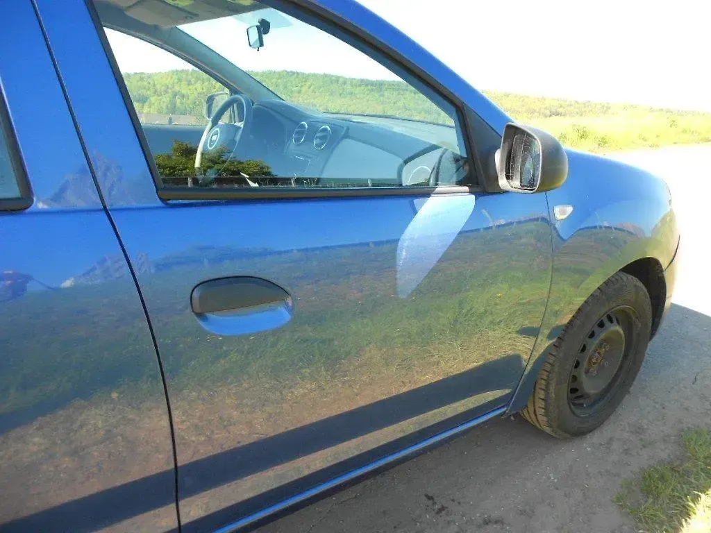 Używany Dacia Sandero 75 KM (55 kW) 2013 Niebieski Hatchback