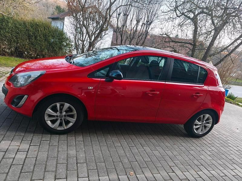 Gebraucht Opel Corsa Edition 101 PS (74 kW) 2014 Rot Kleinwagen