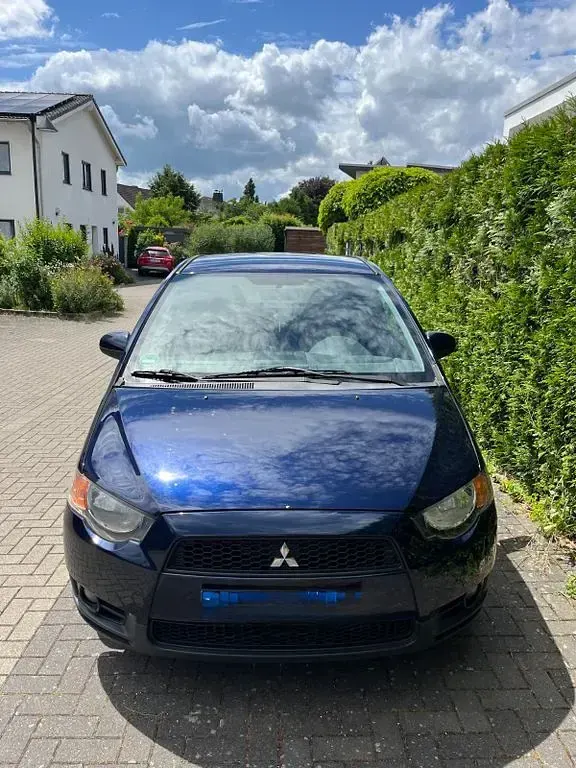 Gebraucht Mitsubishi Colt 95 PS (69 kW) 2012 Blau Kleinwagen