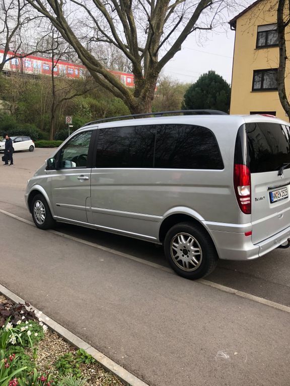 Schwarz Gebraucht 2010 Mercedes Viano Edition Van / Kleinbus | 12.900 € (Guter Preis) - Bild 1/4