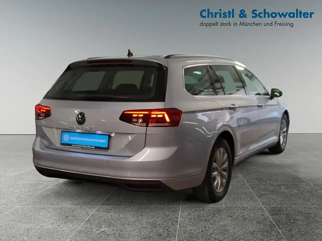 Gebraucht VW Passat Business 150 PS (110 kW) 2023 Scale silver metallic Kombi