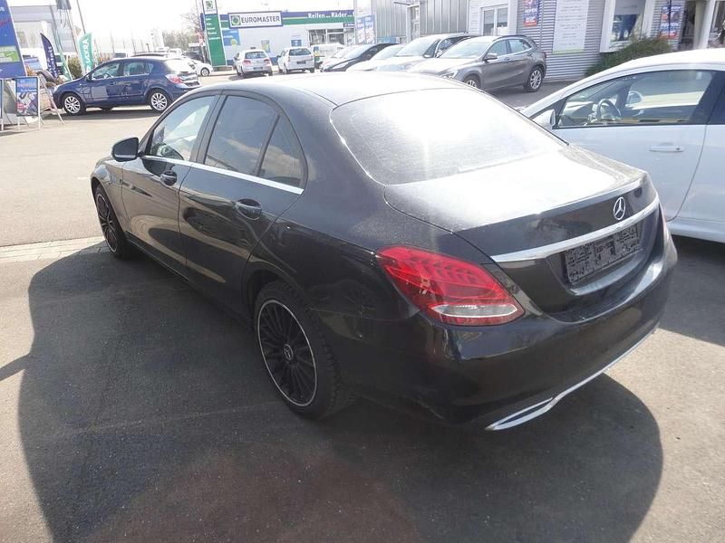 Gebraucht Mercedes C180 156 PS (114 kW) 2015 Schwarz  unilack Limousine