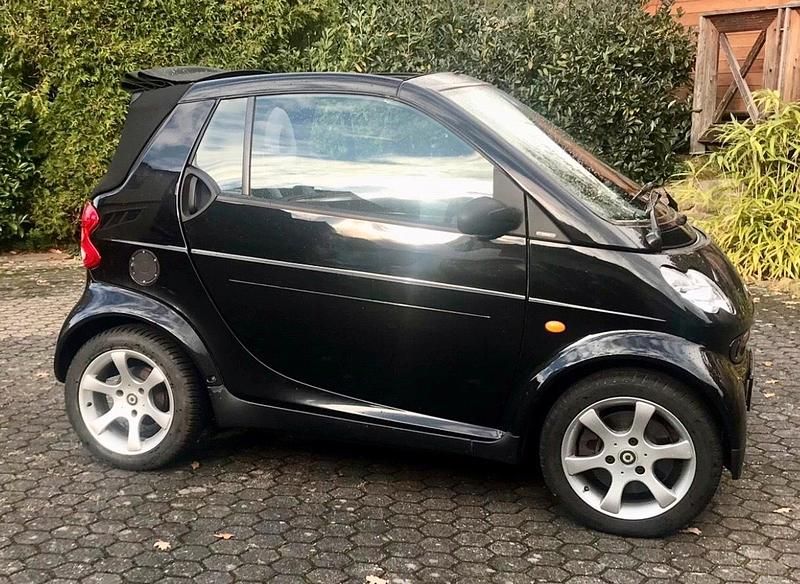 Schwarz Gebraucht 2006 Smart ForTwo Cabrio Cabrio | 3.250 € (Fairer Preis) - Bild 1/4