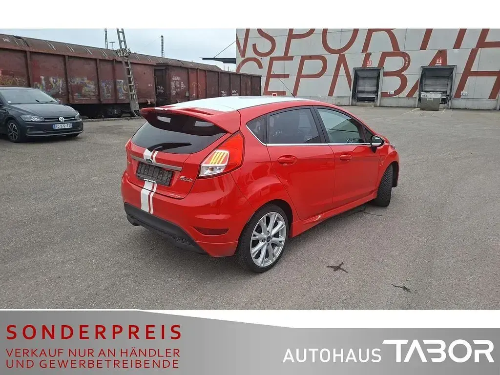 Gebraucht Ford Fiesta Titanium 101 PS (74 kW) 2015 Race red Kleinwagen