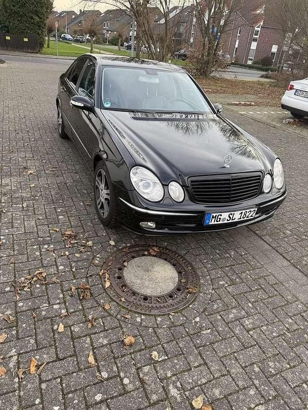 Gebraucht 2005 Mercedes E350 Avantgarde Limousine | 7.000 € - Bild 1/4