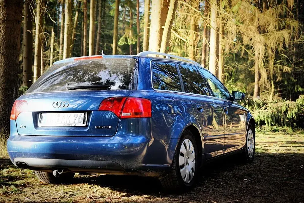 Second-hand Audi A4 140 CP (102 kW) 2004 Albastru Break
