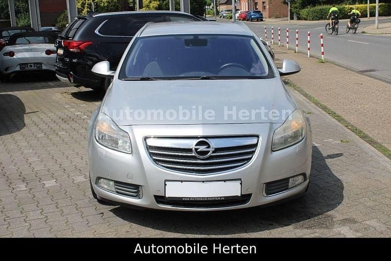 Gebraucht Opel Insignia Edition 131 PS (96 kW) 2010 Silber Kombi