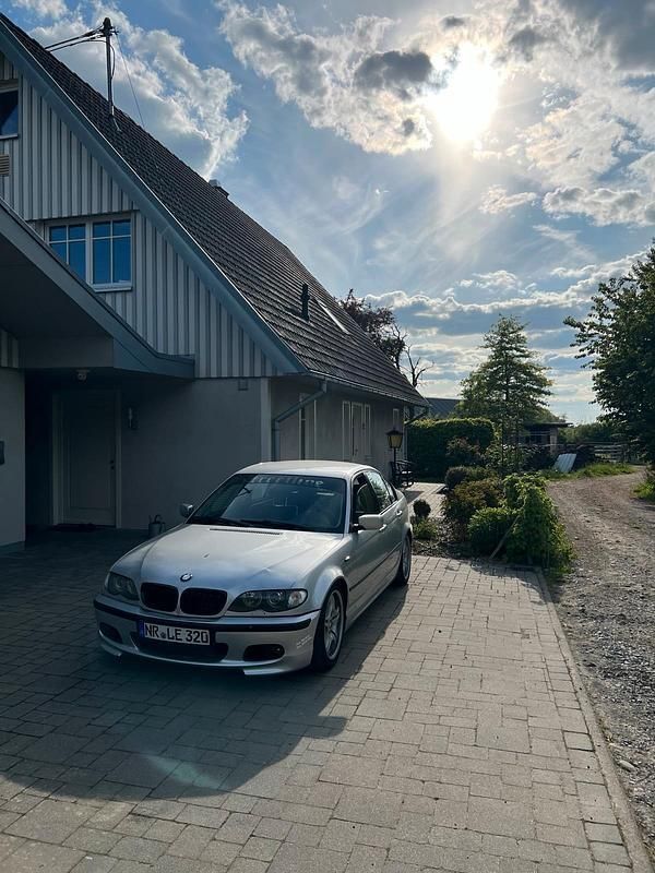 Silber Gebraucht 2003 BMW 320 M Sport Limousine | 3.299 € (Fairer Preis) - Bild 1/4