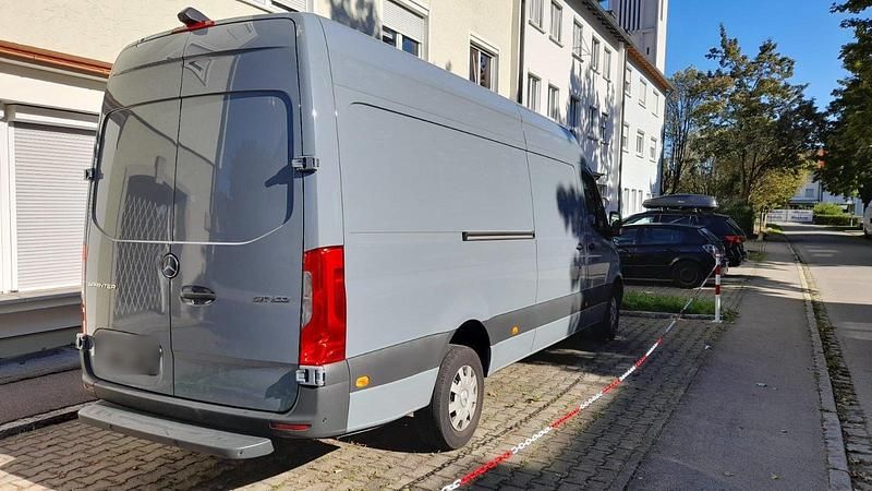 Gebraucht Mercedes Sprinter 170 PS (125 kW) 2023 Grau Van