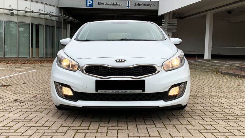Gebraucht Kia ProCeed Edition 7 135 PS (99 kW) 2013 Weiß Kleinwagen