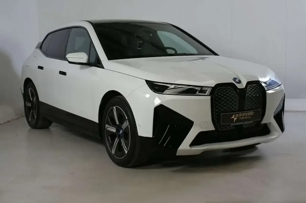 Gebraucht BMW iX Sport Line 384 kW (523 PS) 2023 Weiß SUV