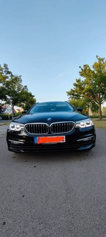 Schwarz Gebraucht 2018 BMW 520 Sport Line Kombi | 17.000 € (Superpreis) - Bild 1/4