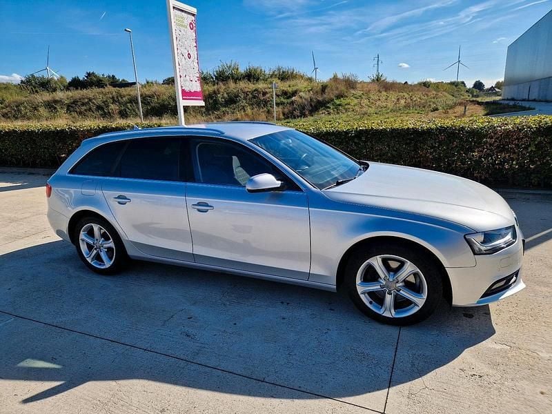 Silber Gebraucht 2012 Audi A4 Ambition Kombi | 11.000 € (Etwas zu teuer) - Bild 1/4