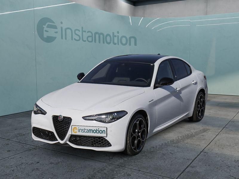 Weiß Gebraucht 2022 Alfa Romeo Giulia Veloce Limousine | 47.949 € - Bild 1/4