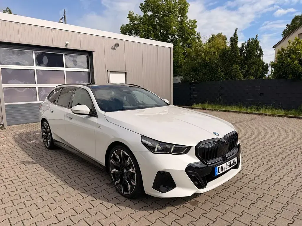 Gebraucht BMW 520 Performance 197 PS (144 kW) 2024 Weiß Kombi