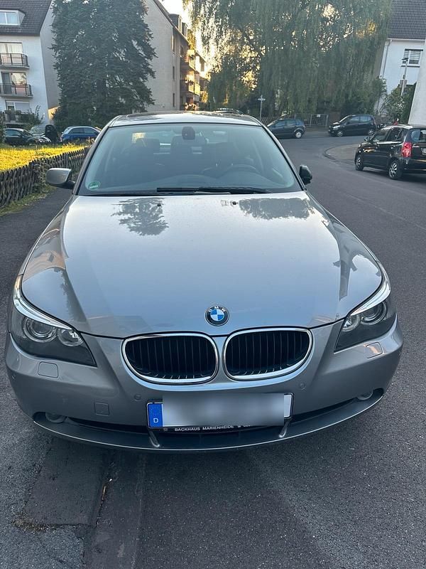 Silber Gebraucht 2006 BMW 520 Limousine | 4.400 € (Guter Preis) - Bild 1/4
