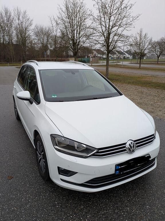 Weiß Gebraucht 2016 VW Golf Sportsvan Allstar Van / Kleinbus | 12.950 € (Etwas zu teuer) - Bild 1/4