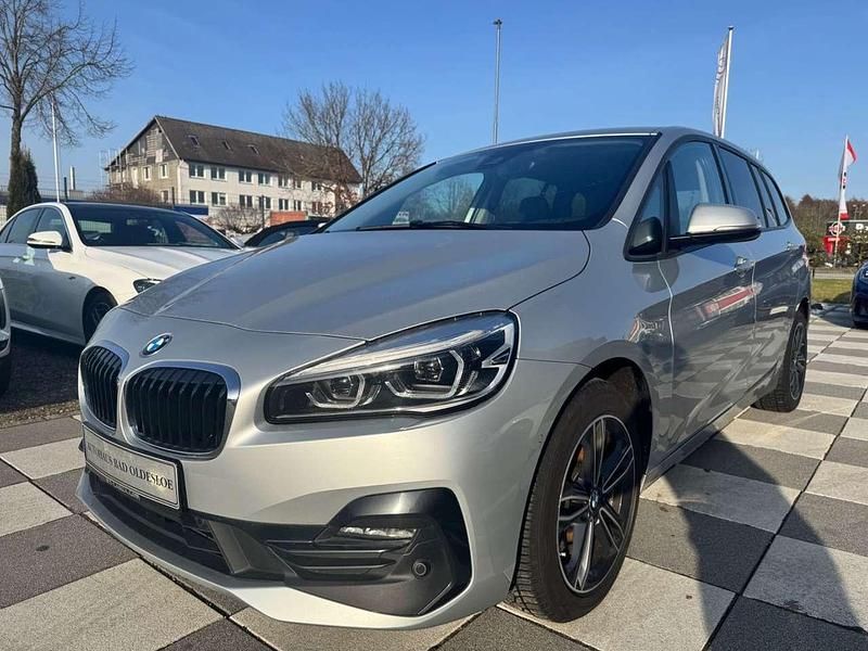 Gebraucht BMW 218 Sport Line 150 PS (110 kW) 2021 Glaciersilber Limousine