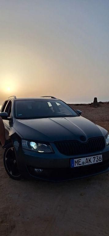 Grau Gebraucht 2016 Skoda Octavia Kombi | 7.000 € (Guter Preis) - Bild 1/4