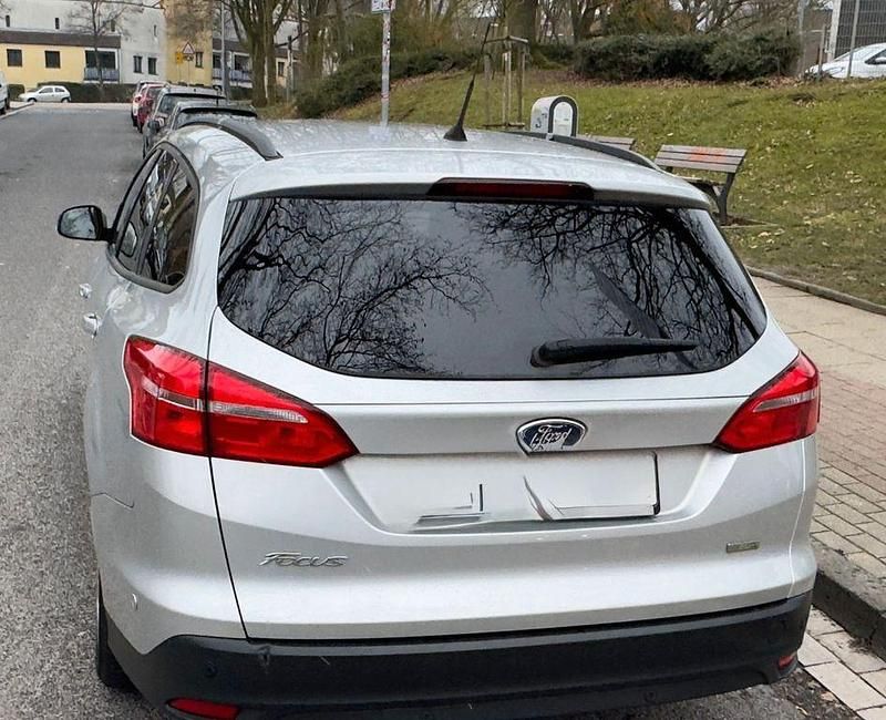 Gebraucht Ford Focus Cool & Connect 125 PS (91 kW) 2017 Silber Limousine