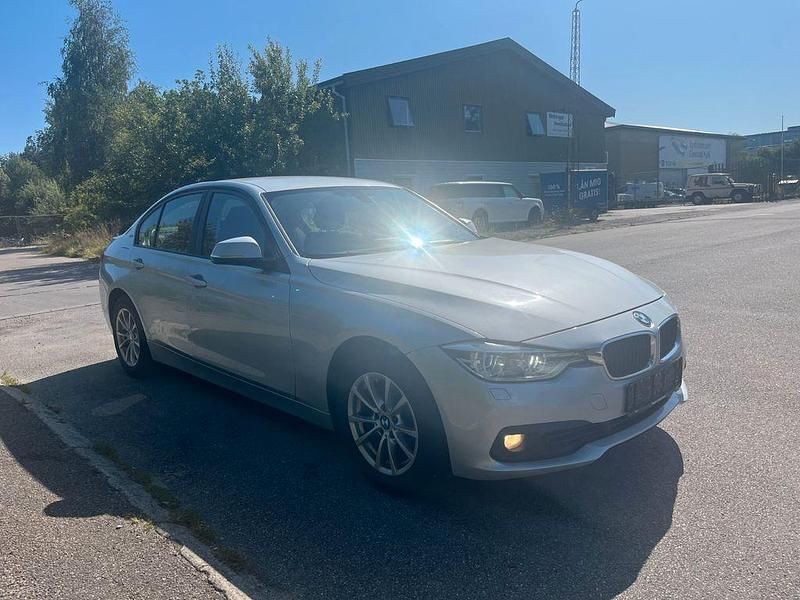 Gebraucht BMW 330e Advantage 184 PS (135 kW) 2016 Silber Limousine