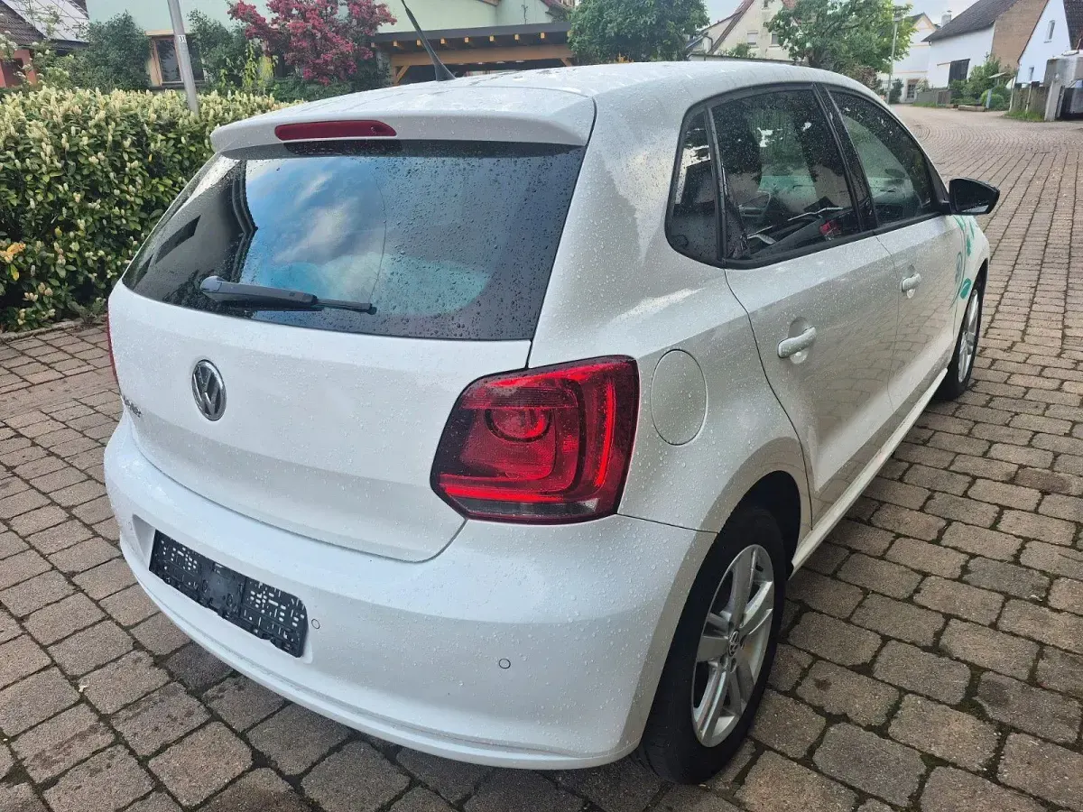 Käytetty VW Polo 60 HP (44 kW) 2012 Valkoinen Viistoperä