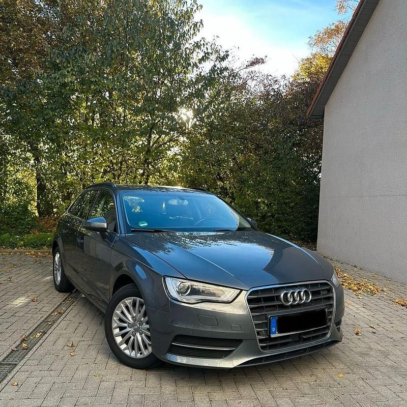 Grau Gebraucht 2015 Audi A3 Attraction Kombi | 13.650 € (Fairer Preis) - Bild 1/4