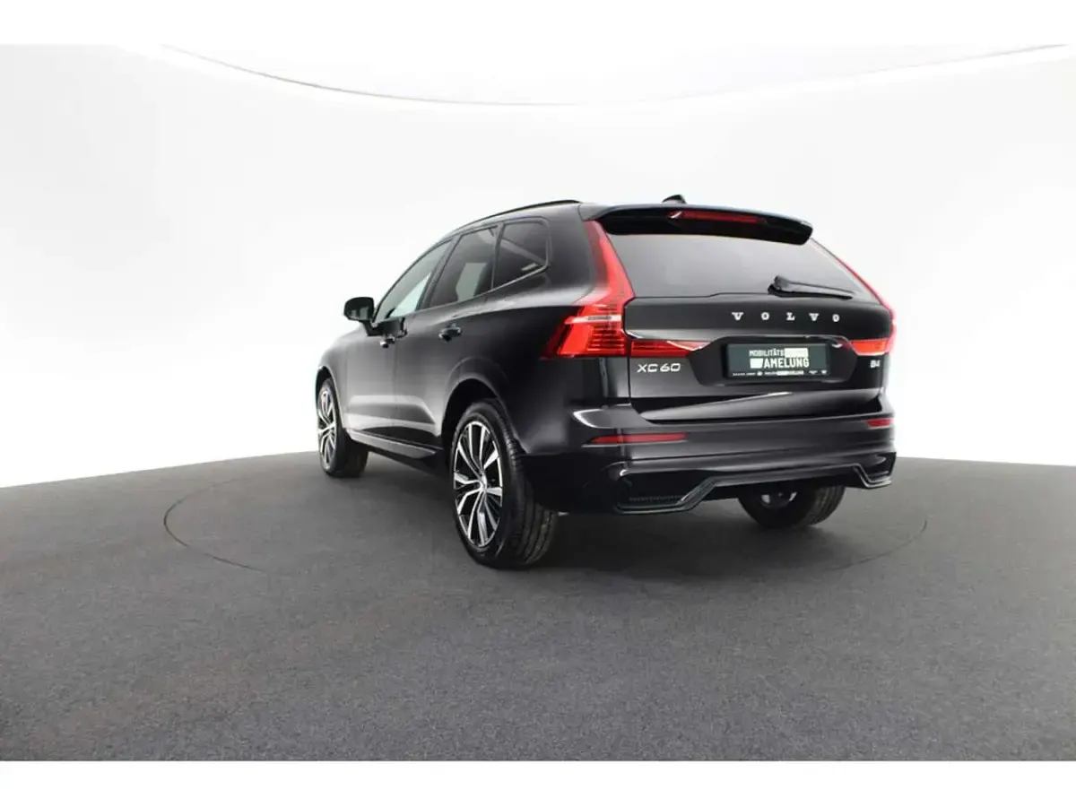 Gebraucht Volvo XC60 Plus 197 PS (144 kW) 2024 Schwarz SUV