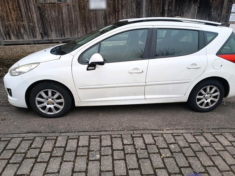 Gebraucht Peugeot 207 Family 95 PS (69 kW) 2012 Weiß Kombi