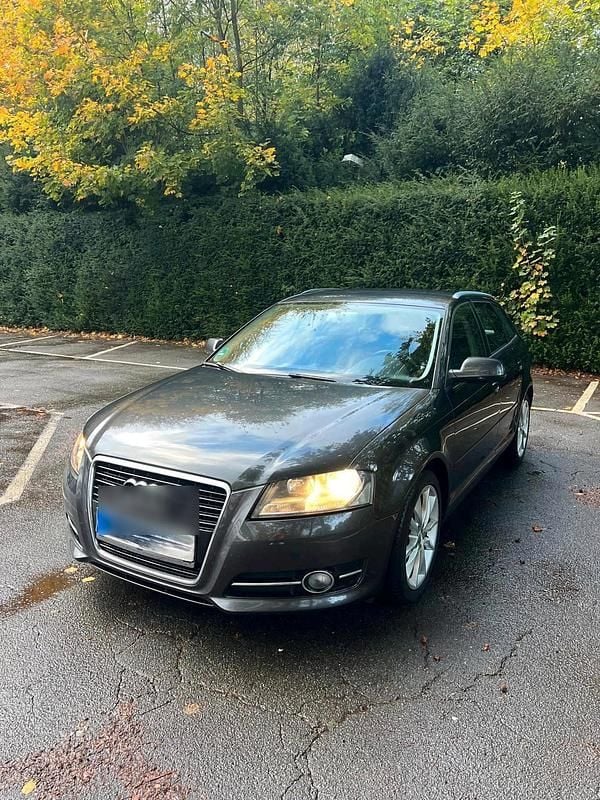 Grau Gebraucht 2010 Audi A3 Sportback Sport Kleinwagen | 3.999 € (Guter Preis) - Bild 1/4